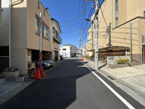 【前面道路含む現地写真】