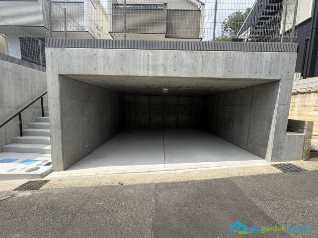 藤沢市渡内４丁目２期　新築戸建　全２棟２号棟の駐車場