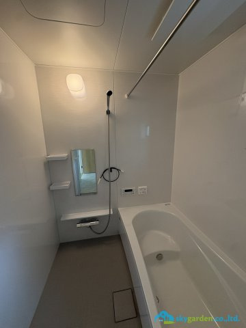 藤沢市渡内４丁目２期　新築戸建　全２棟２号棟の浴室|落ち着いた空間のお風呂です