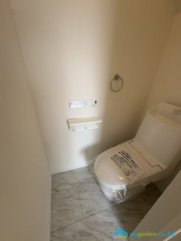 藤沢市渡内４丁目２期　新築戸建　全２棟２号棟のトイレ|清潔感のあるトイレです