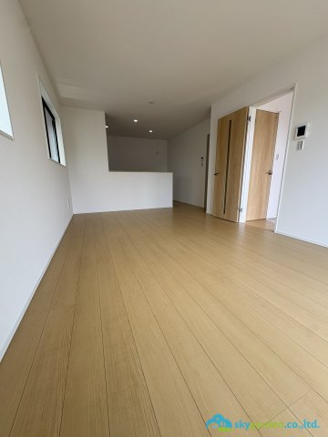 藤沢市渡内４丁目２期　新築戸建　全２棟２号棟の居間・リビング|ゆったり過ごせる居間です