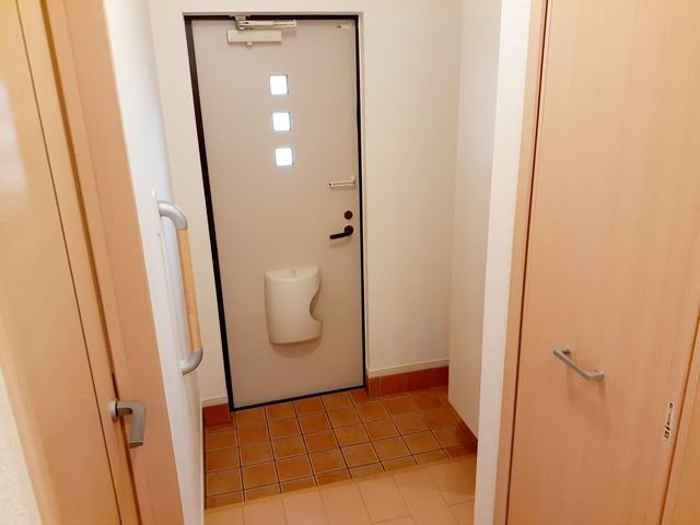 スカイビレッジ　Ｂの玄関|明るい玄関です