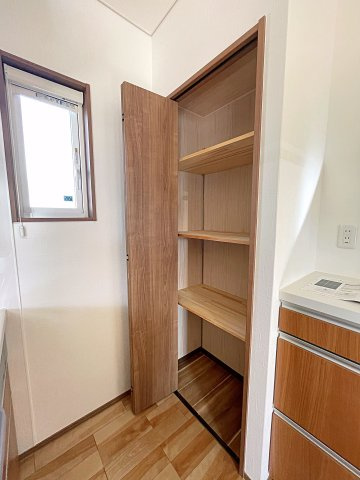 【エコnaホーム】　郡山市横塚1丁目　芳賀小・第四中の収納|食品や日用品などの保管に便利な収納棚付き！