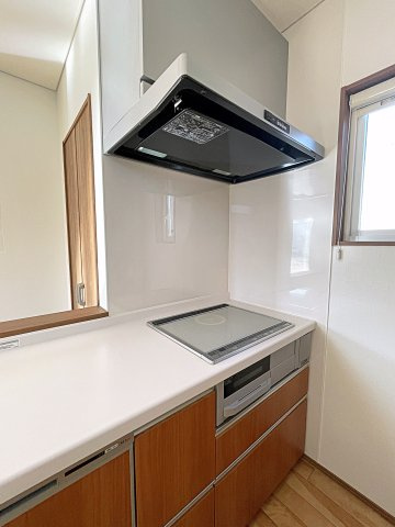 【エコnaホーム】　郡山市横塚1丁目　芳賀小・第四中のキッチン|IHクッキングヒーターなので火災の心配も少なくお掃除もしやすいです！