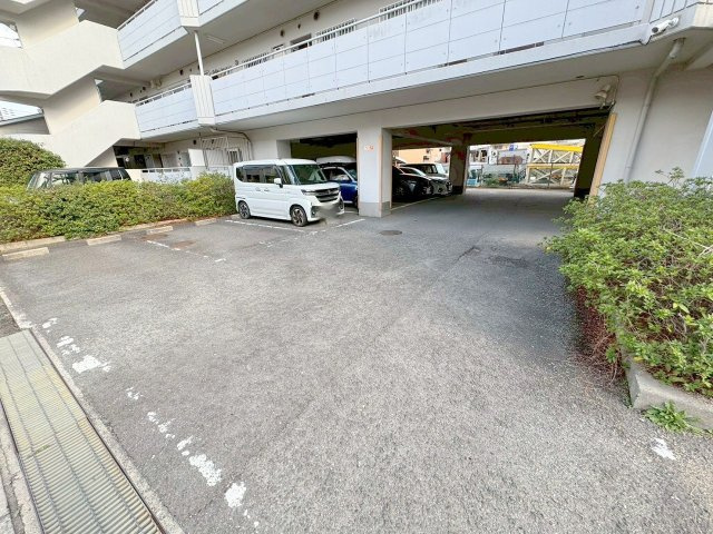 エクセルグリーンの駐車場