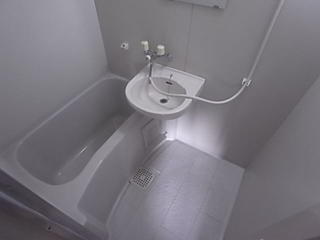 コモドカーサ魚崎の浴室