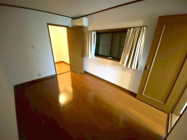 三条南町貸家の居間・リビング