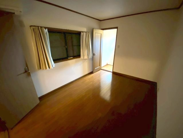 三条南町貸家の居間・リビング