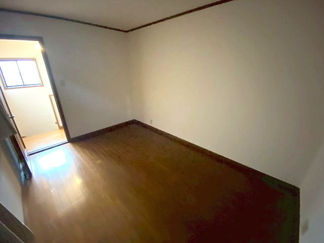 三条南町貸家の居間・リビング
