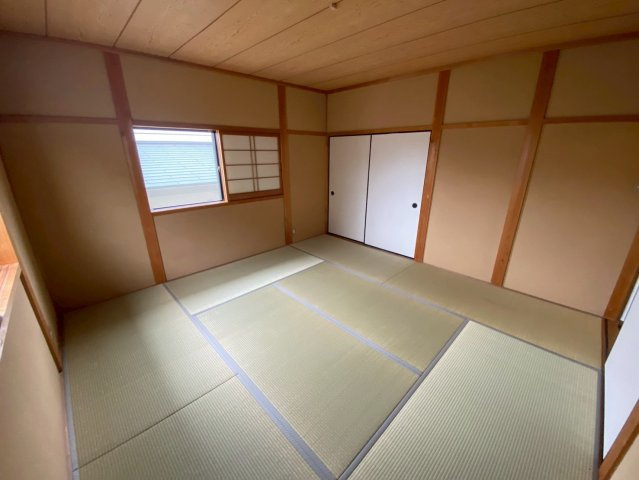 三条南町貸家の居間・リビング