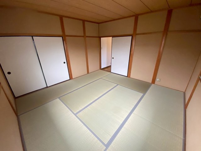 三条南町貸家の居間・リビング