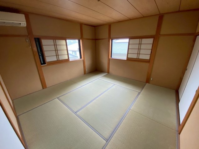 三条南町貸家の居間・リビング