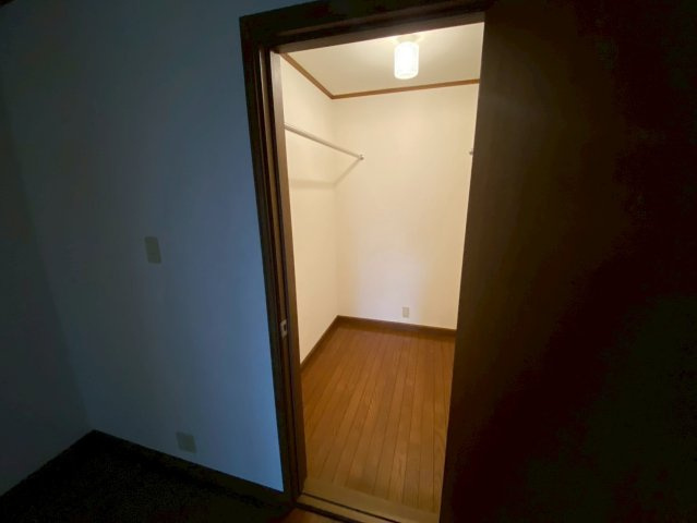 三条南町貸家の収納