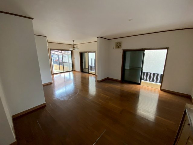 三条南町貸家の居間・リビング