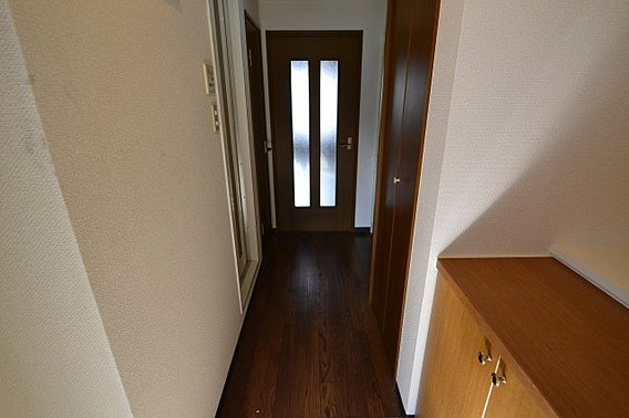 西灘駅前ハイツの玄関