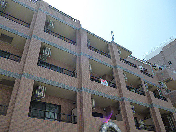 西灘駅前ハイツの外観