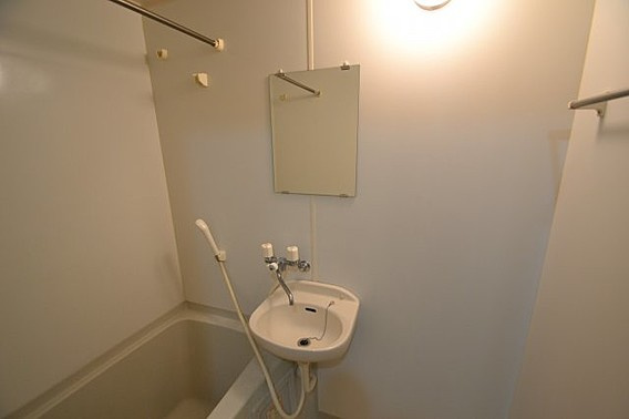 西灘駅前ハイツの洗面所