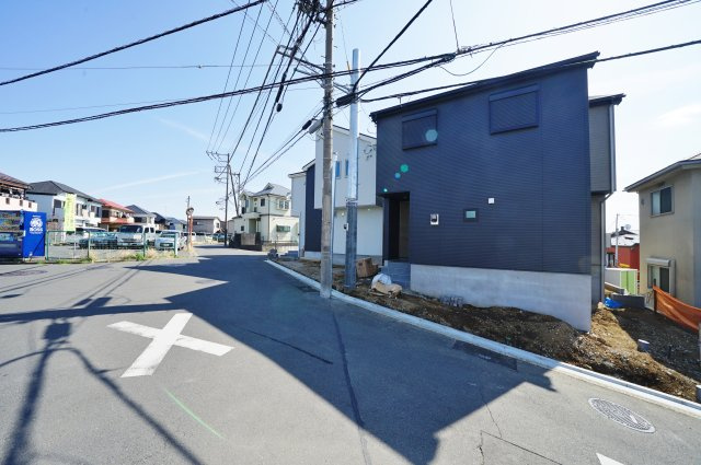 【横浜市旭区白根6丁目66-10全2棟新築戸建て】★仲介手数料無料★（不動丸小学校・鶴ヶ峯中学校）の前面道路含む現地写真