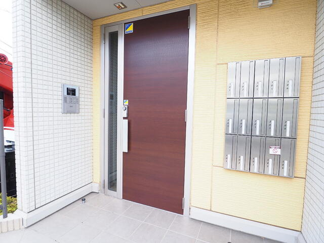 のアパートのエントランス