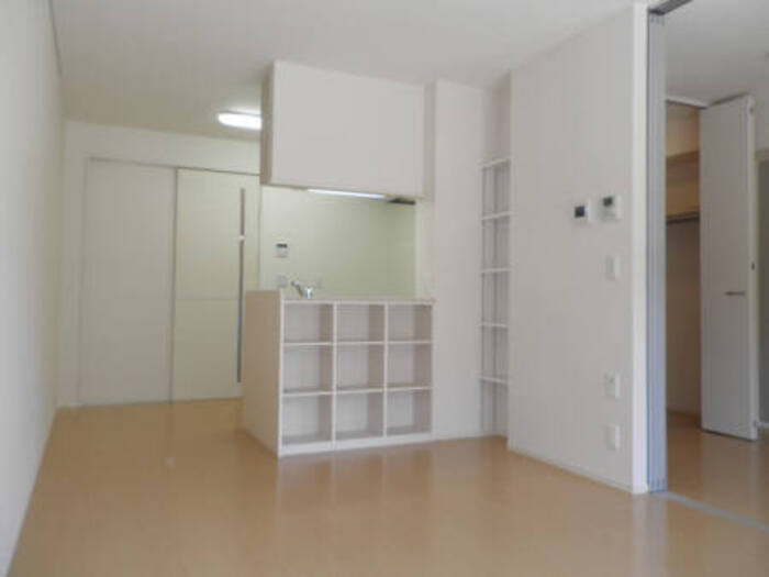 のアパートの居間・リビング|こちらのリビングで趣味の時間をお楽しみください