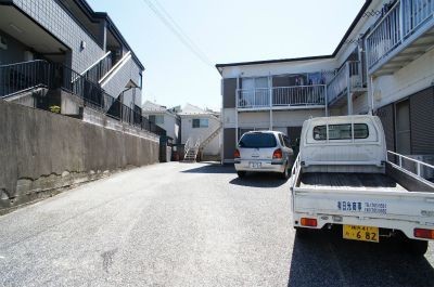 グレーエス日光の駐車場