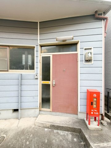 港区港栄テラスハウスのエントランス