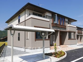 安芸高田市吉田町山手のアパート