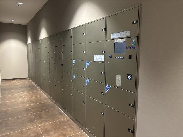 1階　宅配ボックス