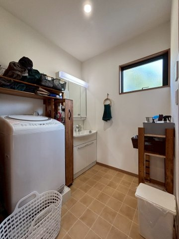 いすみ市岬町和泉　中古戸建の独立洗面台|2026年3月7日撮影