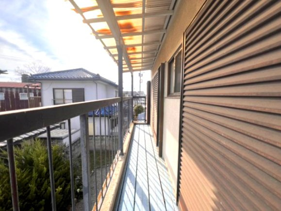 小山市立木　中古戸建　趣ある和風邸宅｜庭付き・広々和室の落ち着いた住まいのバルコニー|バルコニーからの眺めを楽しみながら食事をしませんか