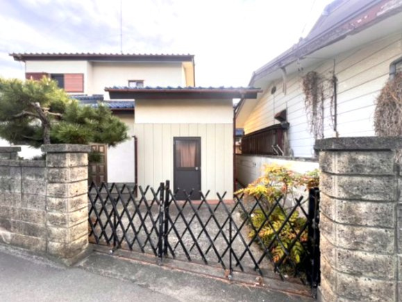 小山市立木　中古戸建　趣ある和風邸宅｜庭付き・広々和室の落ち着いた住まいの外観|落ち着いた雰囲気の外観です