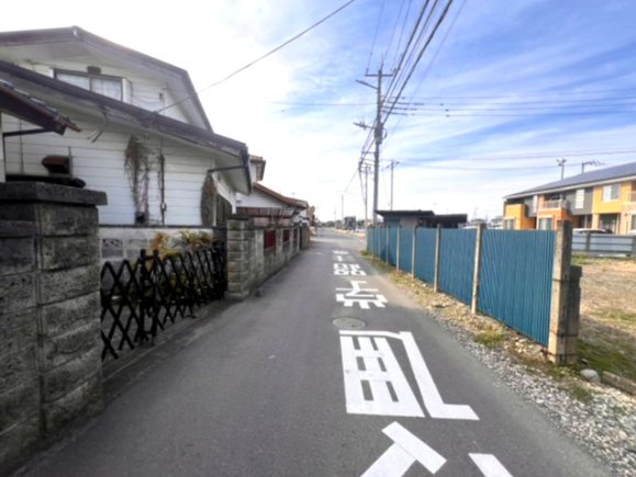 小山市立木　中古戸建　趣ある和風邸宅｜庭付き・広々和室の落ち着いた住まいの前面道路含む現地写真|前面道路含む現地写真です