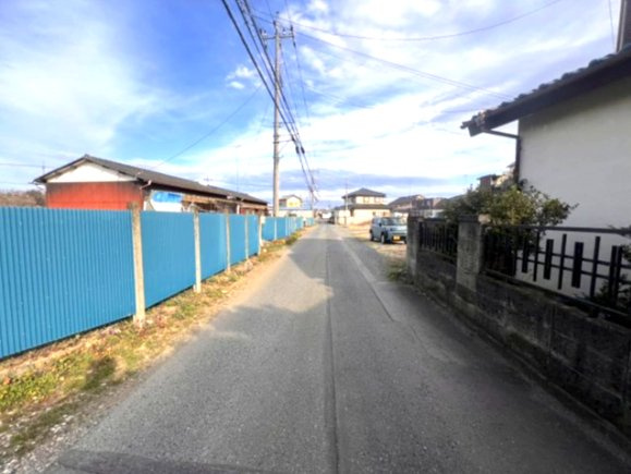 小山市立木　中古戸建　趣ある和風邸宅｜庭付き・広々和室の落ち着いた住まいの前面道路含む現地写真|前面道路含む現地写真です
