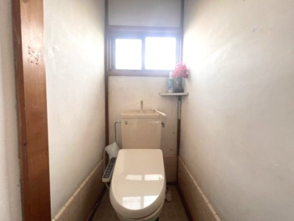 小山市立木　中古戸建　趣ある和風邸宅｜庭付き・広々和室の落ち着いた住まいのトイレ|シンプルで使いやすいトイレです