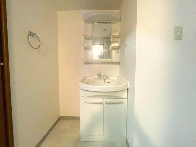 ウイング金屋町ステーションサイドの独立洗面台