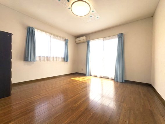 中古住宅　富士市大渕　部屋数豊富6SLDDKK｜二世帯でゆとりある暮らしの洋室