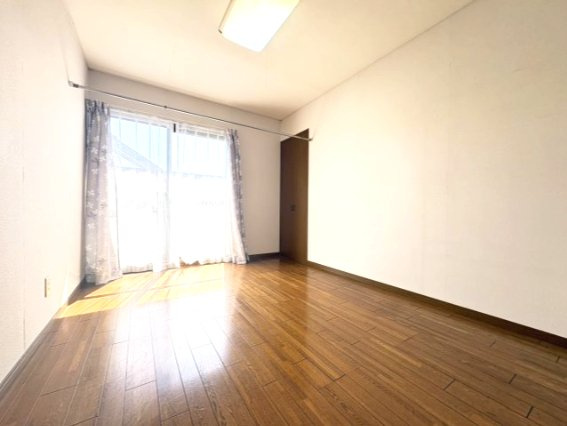 中古住宅　富士市大渕　部屋数豊富6SLDDKK｜二世帯でゆとりある暮らしの洋室