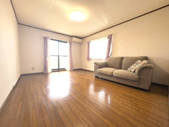 中古住宅　富士市大渕　部屋数豊富6SLDDKK｜二世帯でゆとりある暮らしの洋室