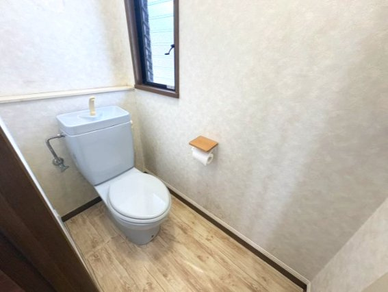 中古住宅　富士市大渕　部屋数豊富6SLDDKK｜二世帯でゆとりある暮らしのトイレ
