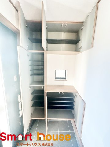 横浜市青葉区荏田西　新築全3棟の洋室