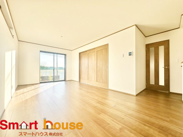 横浜市青葉区荏田西　新築全3棟の洋室