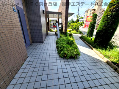 【エントランス】 | シャルマン和泉 | エントランス・スロープ付き