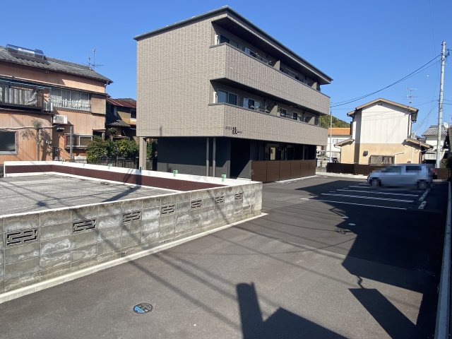 ベレオ雅の駐車場