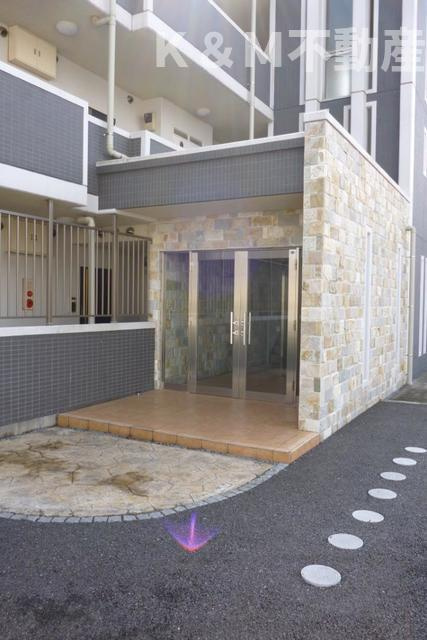 パープルコート・アゼリアの駐車場|カースペースがあります