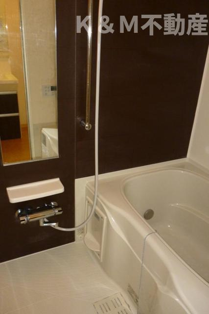 パープルコート・アゼリアの浴室|きれいなお風呂です