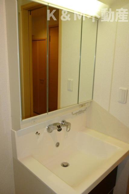 パープルコート・アゼリアの洗面所|コンパクトで使いやすい洗面所