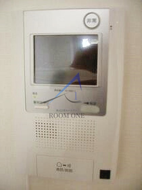 ルーブル多摩川六番館のセキュリティ|モニター付きインターホンです。