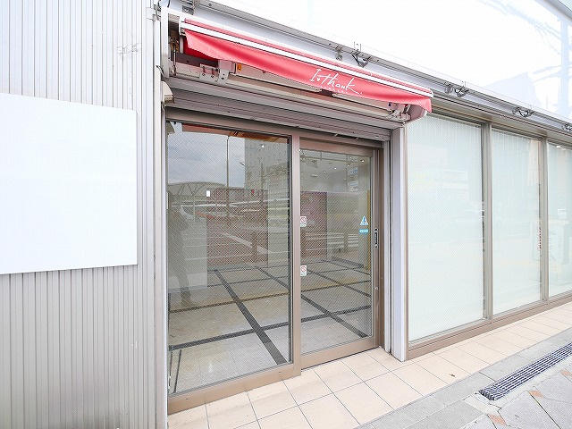 正木ビルのエントランス