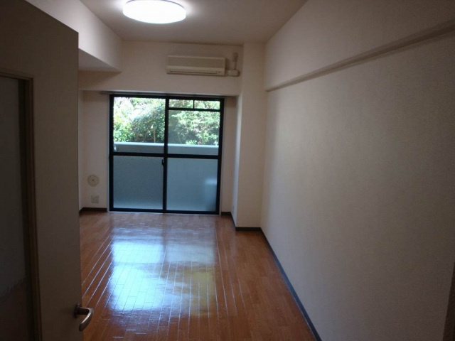 田部ビルの居間・リビング