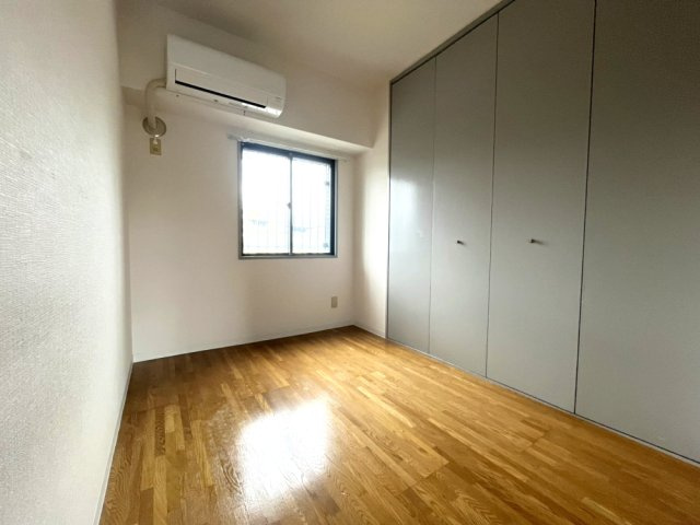 メイゾン桂東の洋室